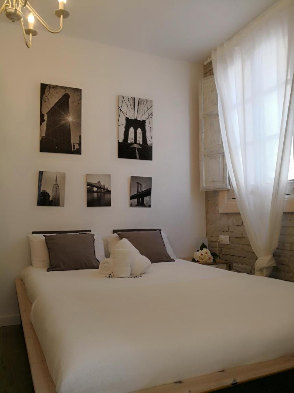 Suites By Eric Olsan Valencia Exterior photo