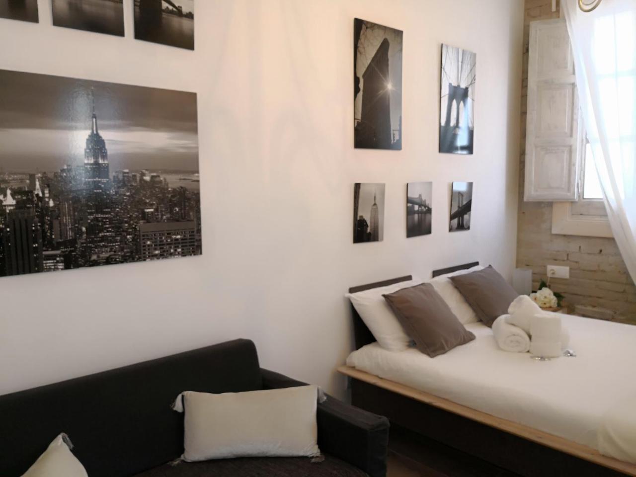 Suites By Eric Olsan Valencia Exterior photo